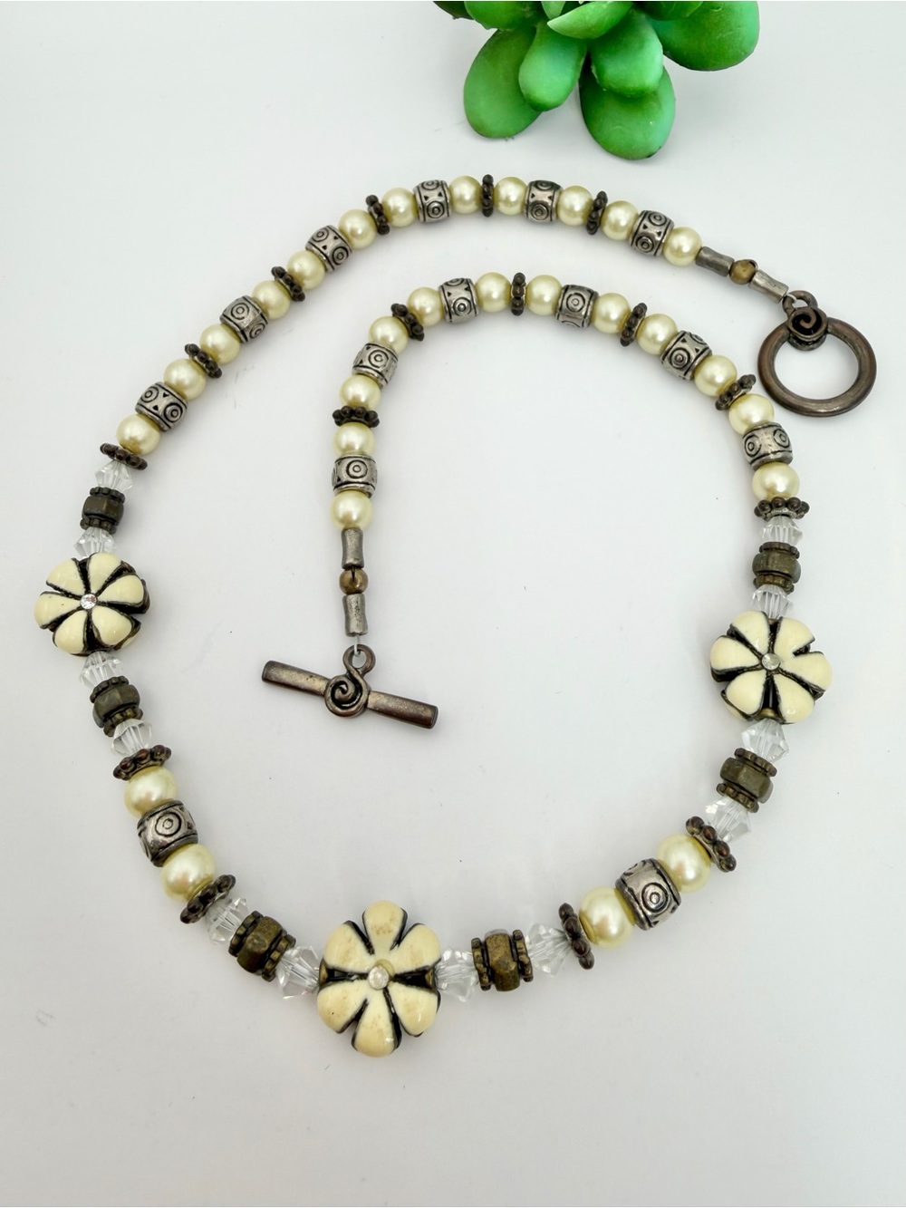 Handcrafted Cream Floral Beaded Necklace